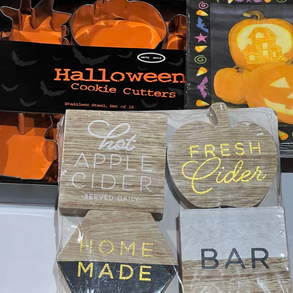Halloween Bundle 10 Cookie Cutters 4 Wooden Decorations and 18 Fun Napkins NWT